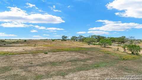 101 County Road 135, Floresville, TX 78114