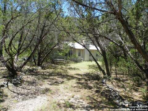 804 BLUFF CREEK RD, Leakey, TX 78873