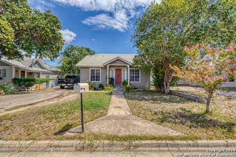 111 E LEONA ST, Uvalde, TX 78801