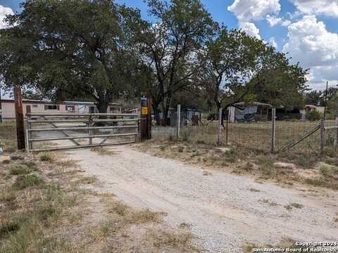 5288 Eichman Rd, Von Ormy, TX 78073