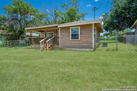 1206 7TH ST, Floresville, TX 78114