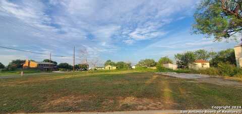 309 Leona, Cotulla, TX 78014