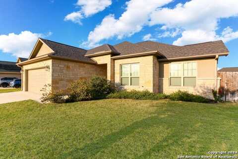 120 Fairway Dr, Floresville, TX 78114