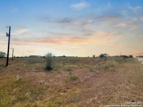 150 County Road 2665, Devine, TX 78016