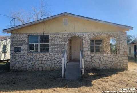 120 N PLUM, Pearsall, TX 78061