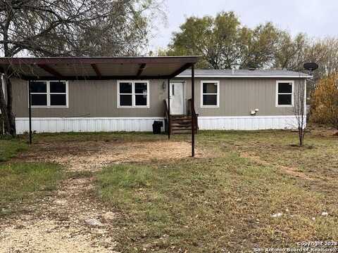 512 OAK ST, Jourdanton, TX 78026