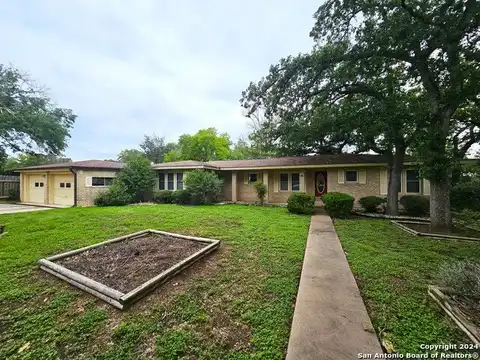 98 Shady Lane, Gonzales, TX 78155