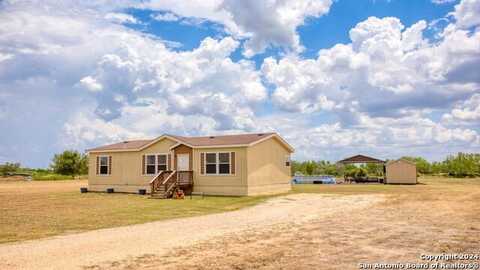 682 COUNTY ROAD 6725, Devine, TX 78016