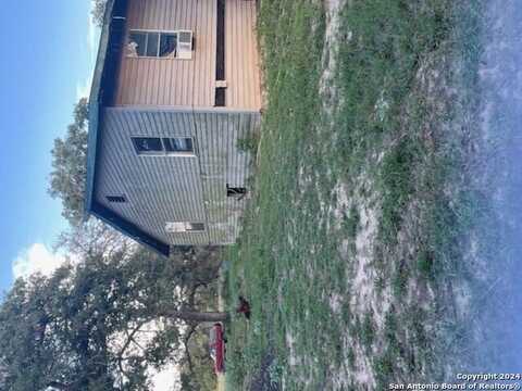 975 Turkeyfoot Ln, La Vernia, TX 78121