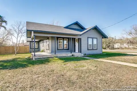 609 Railroad St, Poth, TX 78147