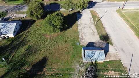 520 E Trinity St, Pearsall, TX 78061