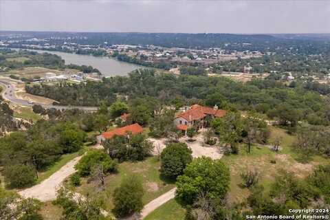 100 STEEPSIDE LN, Kerrville, TX 78028