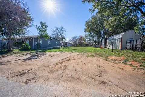 7988 E 5TH ST, Somerset, TX 78069