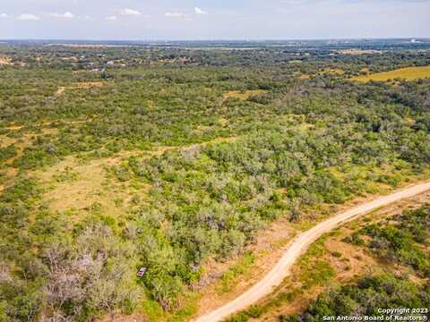 1092 CR 168, Floresville, TX 78114