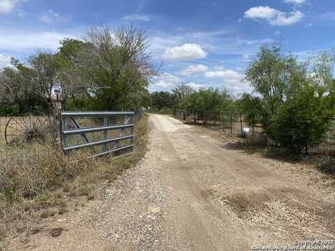 486 Cr 429, Uvalde, TX 78801