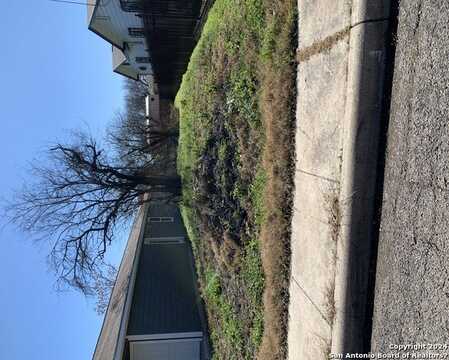 218 W Milvid Ave, San Antonio, TX 78211