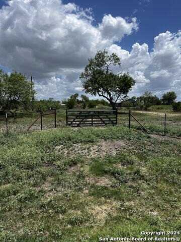 15790 COUNTY ROAD 580, La Coste, TX 78039