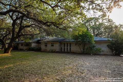 109 Live Oak, Pleasanton, TX 78064