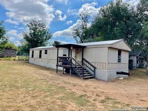 1604 THE LANE ST, Pleasanton, TX 78064