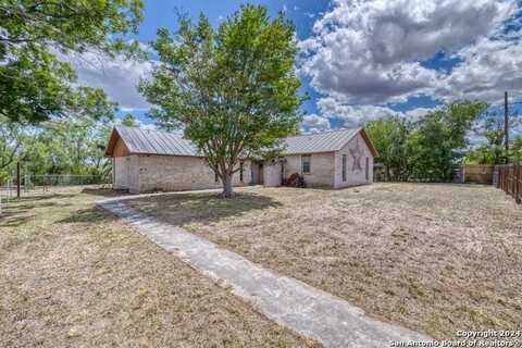 402 CONGRESS ST, Sabinal, TX 78881