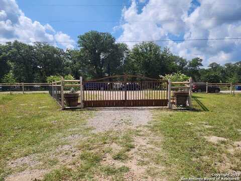 1208 COUNTY ROAD 317, La Vernia, TX 78121