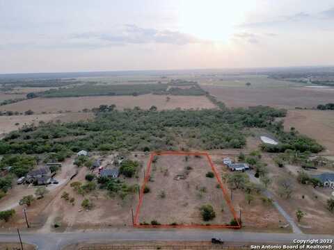 140 S View Dr, Lytle, TX 78052