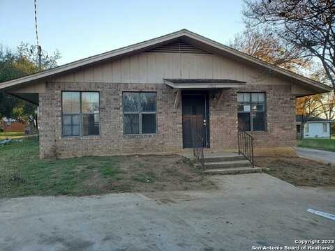 1903 3RD ST, Floresville, TX 78114