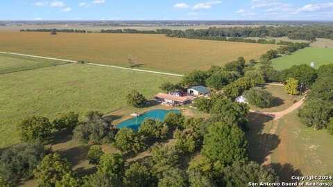 2840 Riverwood Rd., Gonzales, TX 78629