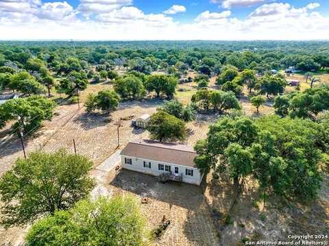 122 HICKORY CIR, Floresville, TX 78114