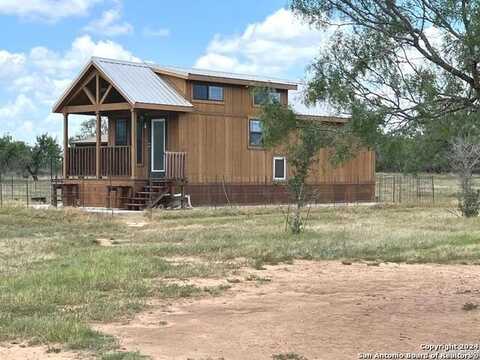 8136 Leal Rd, Pleasanton, TX 78064