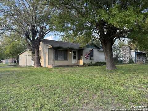 302 E ANTONIO ST, Uvalde, TX 78801