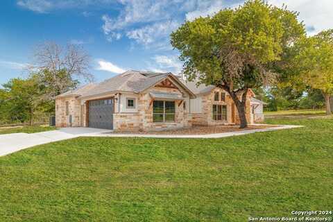 129 Hondo Dr, La Vernia, TX 78121