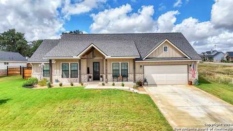 104 JUNIPER PT, La Vernia, TX 78121