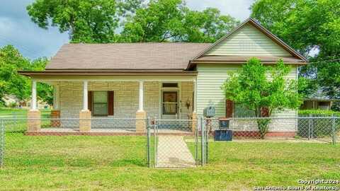 1001 F St, Floresville, TX 78114