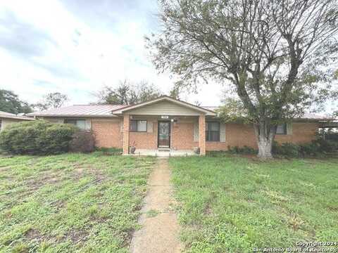 1204 W GOODWIN ST, Pleasanton, TX 78064