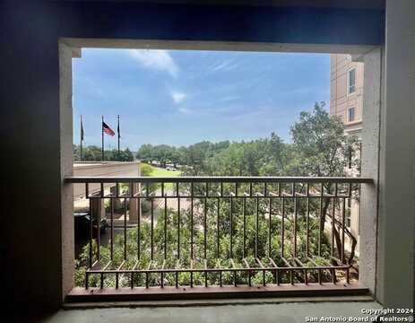 1 TOWERS PARK LN, San Antonio, TX 78209