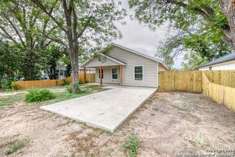 703 W CARGILE ST, Uvalde, TX 78801