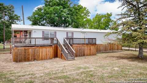 716 Lakeshore Dr South, Bandera, TX 78003