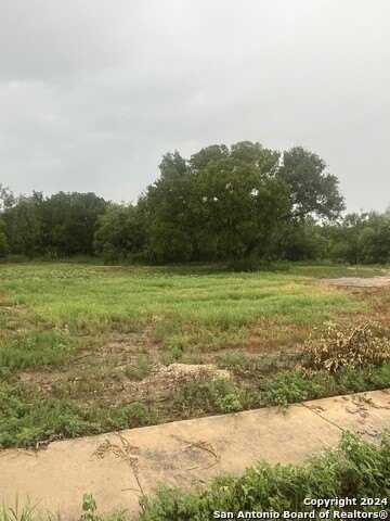 21 Rio Seco Drive, Uvalde, TX 78801