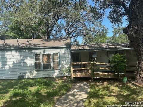 711 BURMEISTER ST, Pleasanton, TX 78064