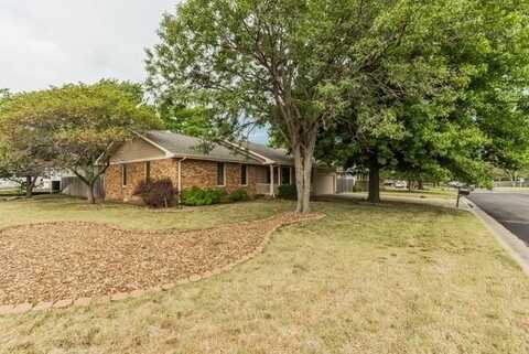 624 Beechwood Rd, Salina, KS 67401