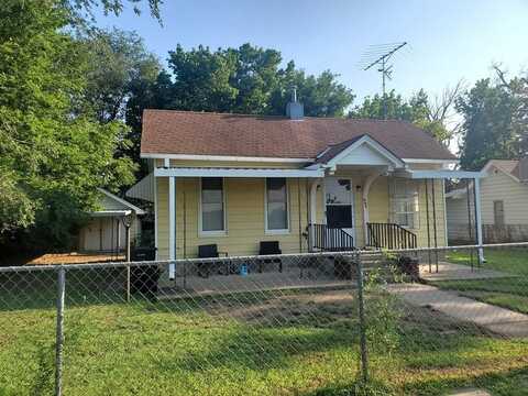 707 Spruce Street, Salina, KS 67401