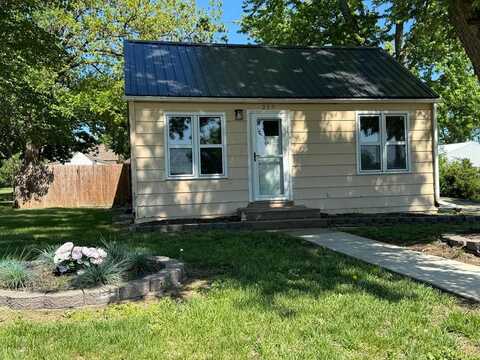 217 West St, Ellsworth, KS 67439