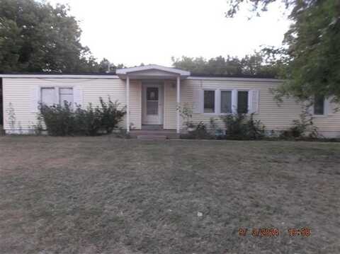 5085 E Country Club Rd, Salina, KS 67401