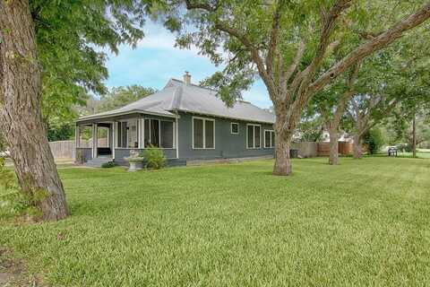 402 North Penn Street, Flatonia, TX 78941