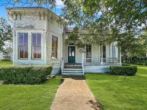 310 East South Main Street, Flatonia, TX 78941