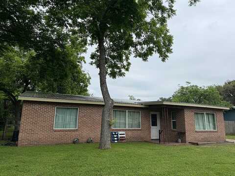 236 East Pecan Street, La Grange, TX 78945