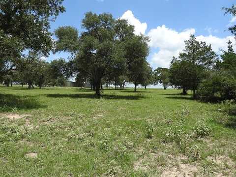 225 Private Road 4007, Hallettsville, TX 77964