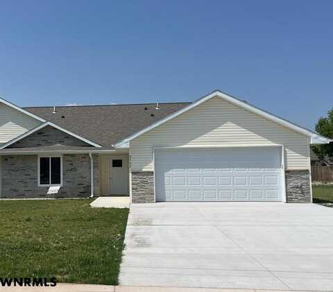 2502 CIRCLE DR, Scottsbluff, NE 69361