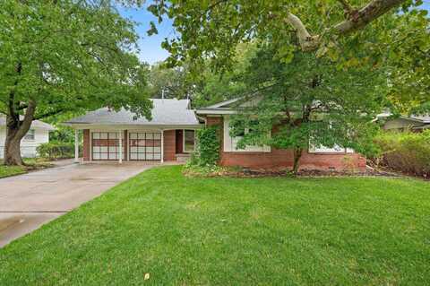 832 E English Ct, Derby, KS 67037